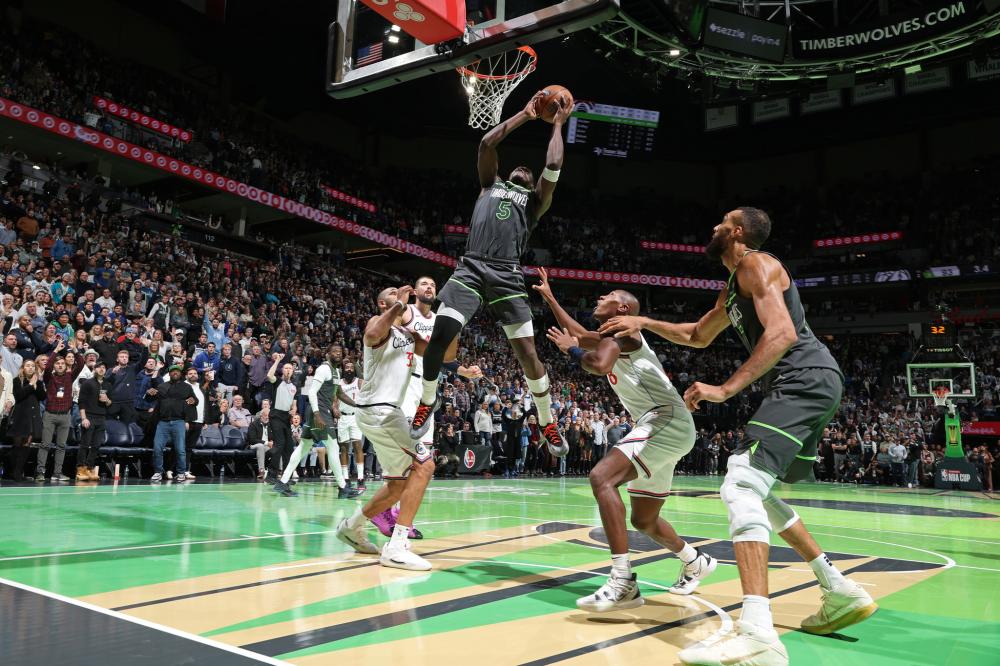 面临来自各 面临来自各