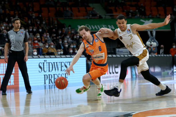 他依然是一 他依然是一